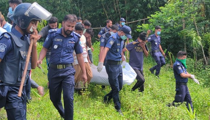 রাঙ্গুনিয়ায় অপহরণের ৮ দিন পর পোলট্রি ব্যবসায়ী মামুনের দ্বিখণ্ডিত লাশ উদ্ধার, স্ত্রীসহ গ্রেপ্তার ৩