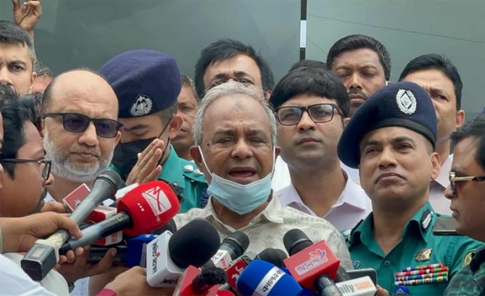 বাংলাদেশে কোনো ধরনের জঙ্গিবাদের অস্তিত্ব নেই : স্বরাষ্ট্র উপদেষ্টা