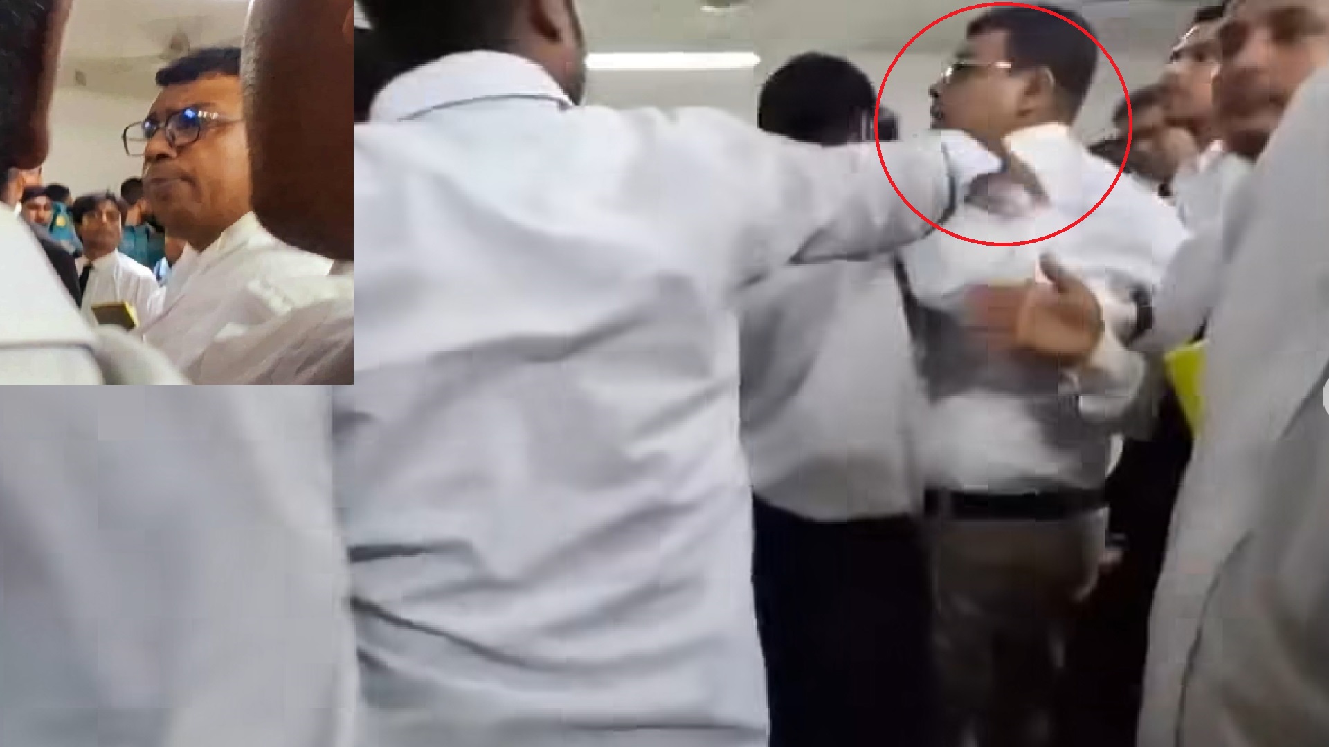ঢাকা মেট্রোপলিটন আদালতে ম্যাজিস্ট্রেটের সামনে সাংবাদিককে মারধর