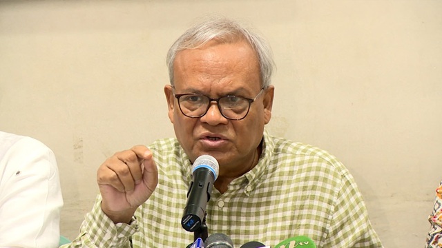 বিএনপির কার্যালয়ের সামনে ককটেল বিস্ফোরণ নিয়ে রিজভীর অভিযোগ: “রাষ্ট্রের গভীর থেকে অস্থিতিশীলতা তৈরির চেষ্টা”