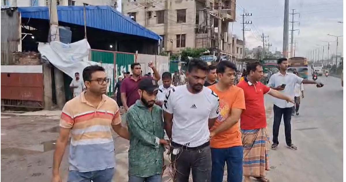 চট্টগ্রামে ‘নিষিদ্ধ’ আওয়ামী লীগ প্রতিষ্ঠাবার্ষিকীর কেক কাটার সময় দুইজন আটক