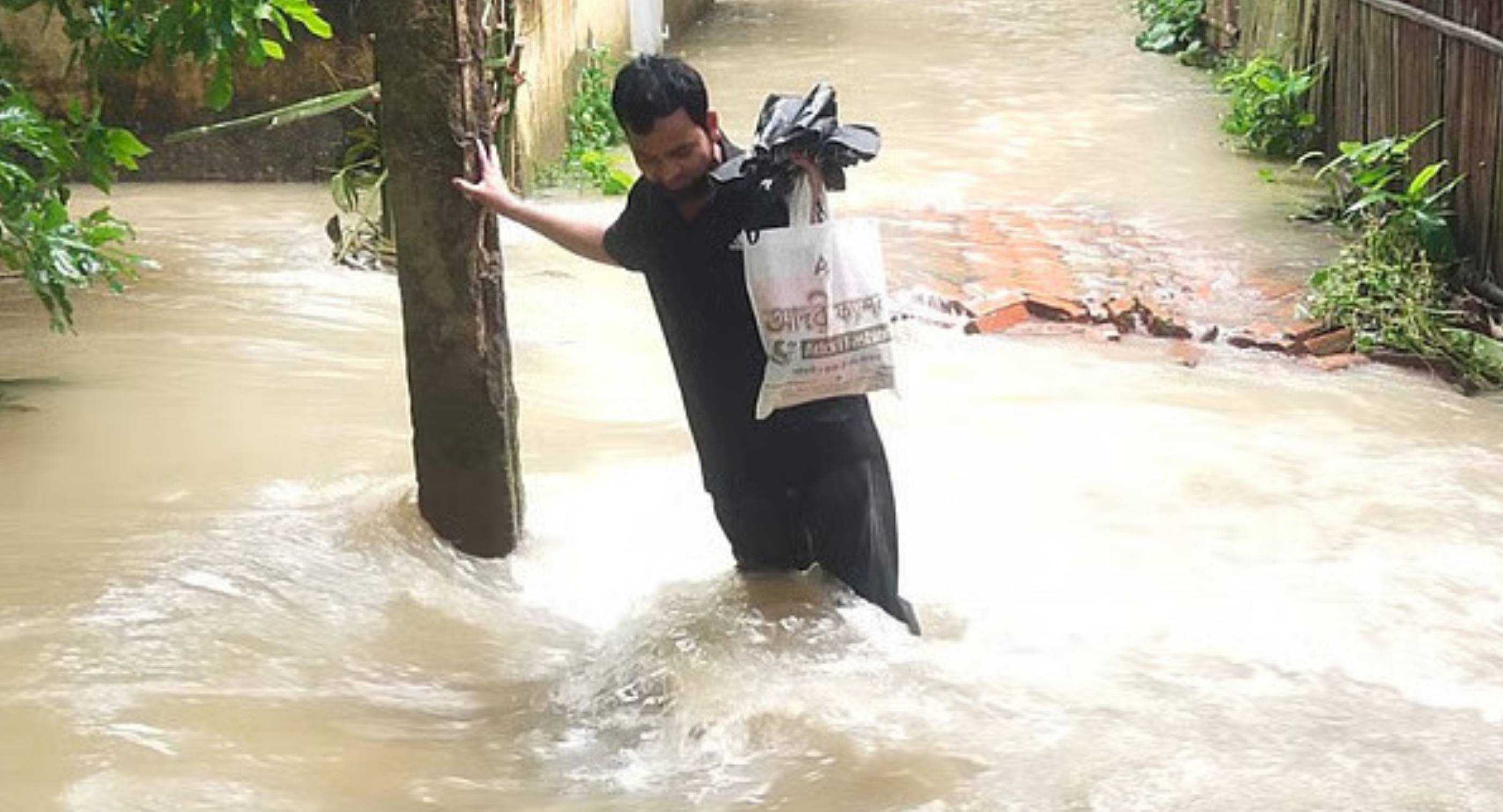 রাউজানে কর্ণফুলী ও হালদার জোয়ারে প্লাবিত ৫০ গ্রাম, পানিবন্দী ৫০ হাজার মানুষ