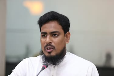 হাসিনার গুলির সামনে ভয় পাইনি, ডিম ছোড়া কিছু নয়: আখতার হোসেন 