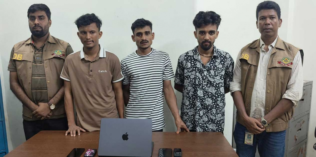 হালিশহরে চোর চক্রের মূলহোতাসহ ৩ জন গ্রেপ্তার, উদ্ধার ম্যাকবুক ও মোবাইল