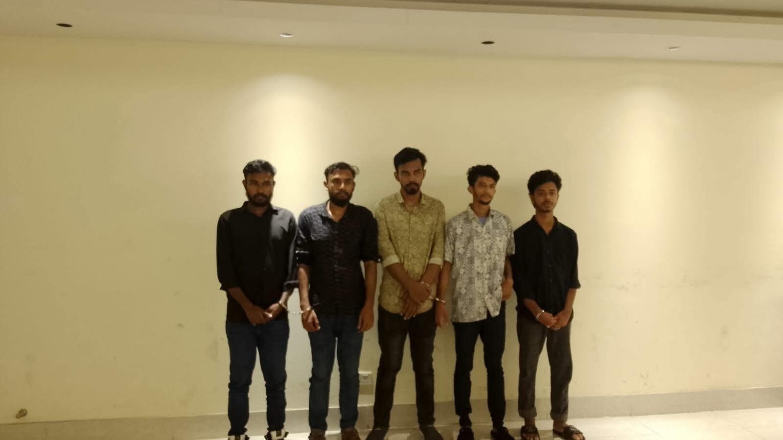 গুলশানে সাবেক নারী এমপির কাছে চাঁদা দাবি: বৈষম্যবিরোধী ছাত্র আন্দোলনের ৫ কর্মী গ্রেফতার