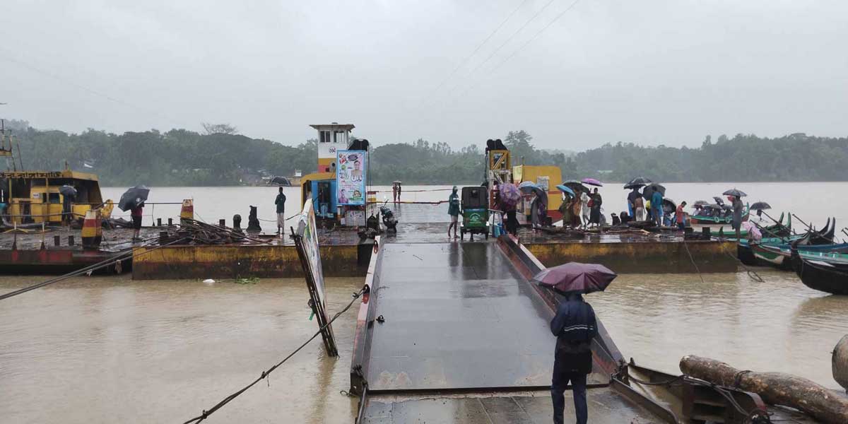 কর্ণফুলী নদীতে স্রোতের তোড়ে ফেরি চলাচল বন্ধ, দুর্ভোগে যাত্রীরা