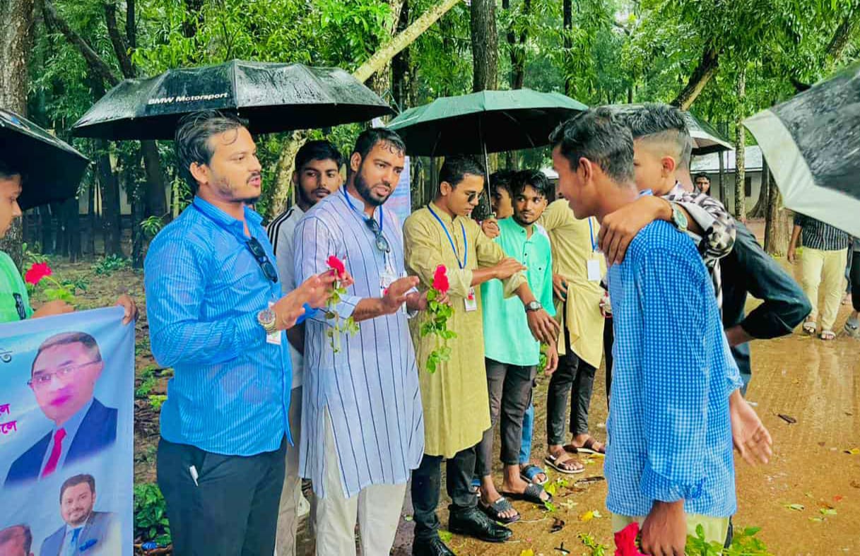 নবাগত শিক্ষার্থীদের বরণ করে নিলেন মোহছেন আউলিয়া কলেজ ছাত্রদল 