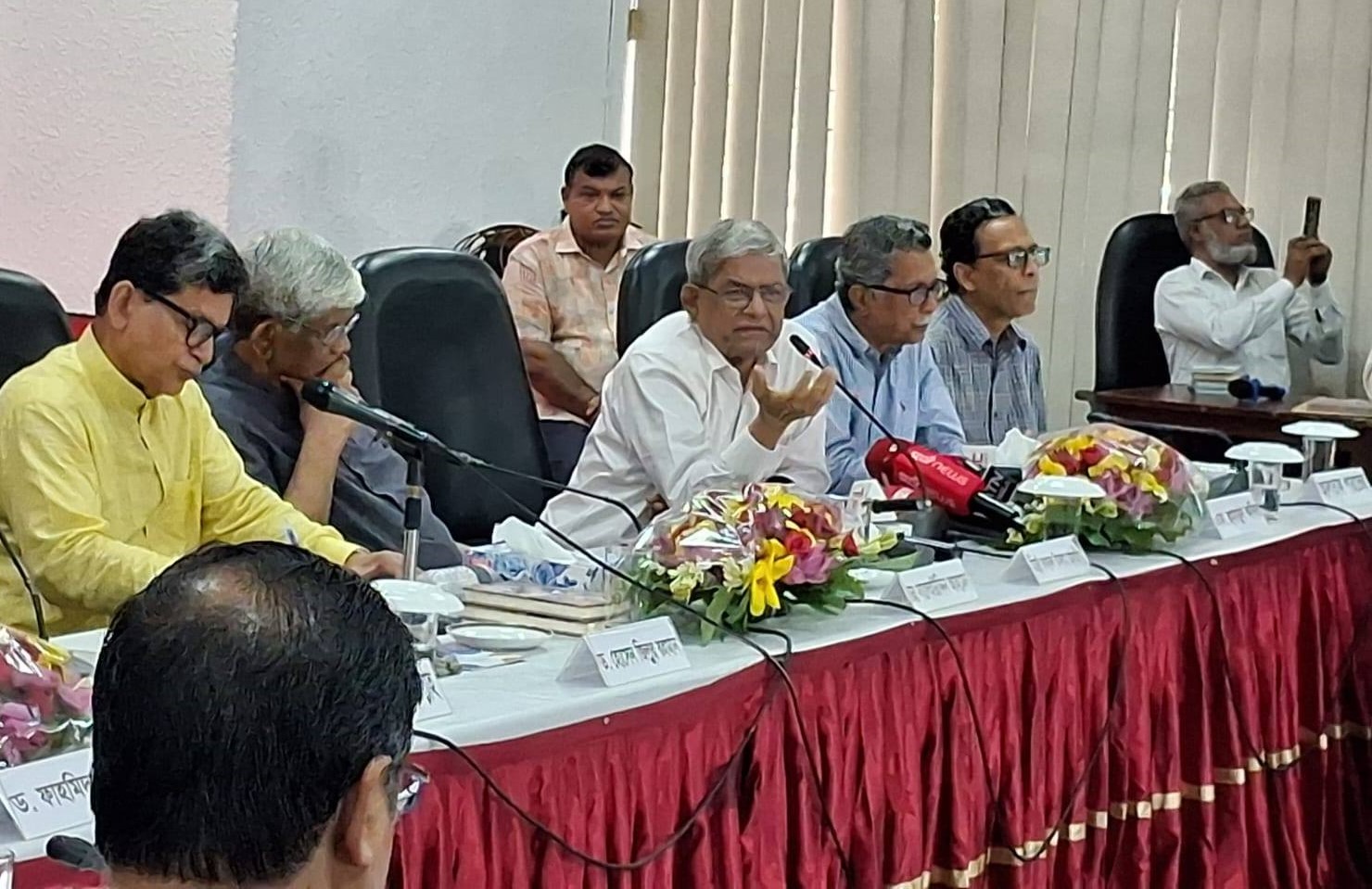 বিদেশ থেকে লোক ভাড়া করে এনে দেশ চালানো যায় না: মির্জা ফখরুল