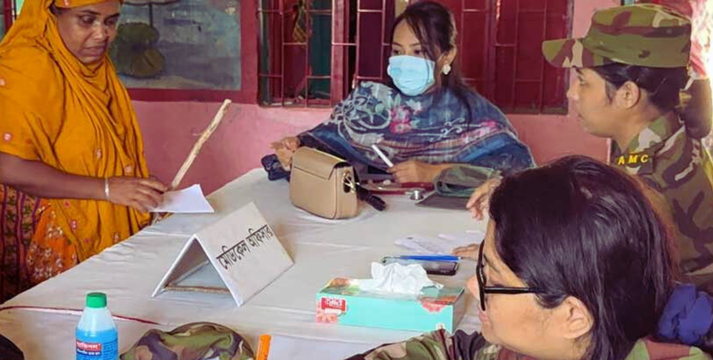 'জুলাই পুনর্জাগরণ' উপলক্ষে খাগড়াছড়ির দীঘিনালায় সেনাবাহিনীর বিনামূল্যে চিকিৎসা সেবা