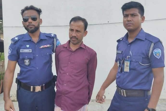 সাতকানিয়ায় বিয়ের প্রলোভনে ধর্ষণের অভিযোগে এক ব্যক্তি গ্রেপ্তার
