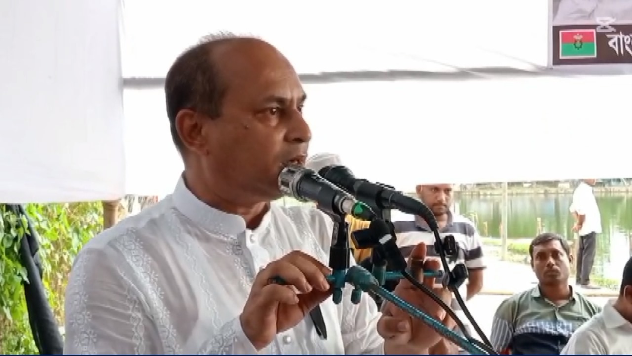 মহেশখালীর ওসিকে প্রকাশ্যে ‘ন্যাংটা করে পাঠানোর’ হুমকি বিএনপি নেতার