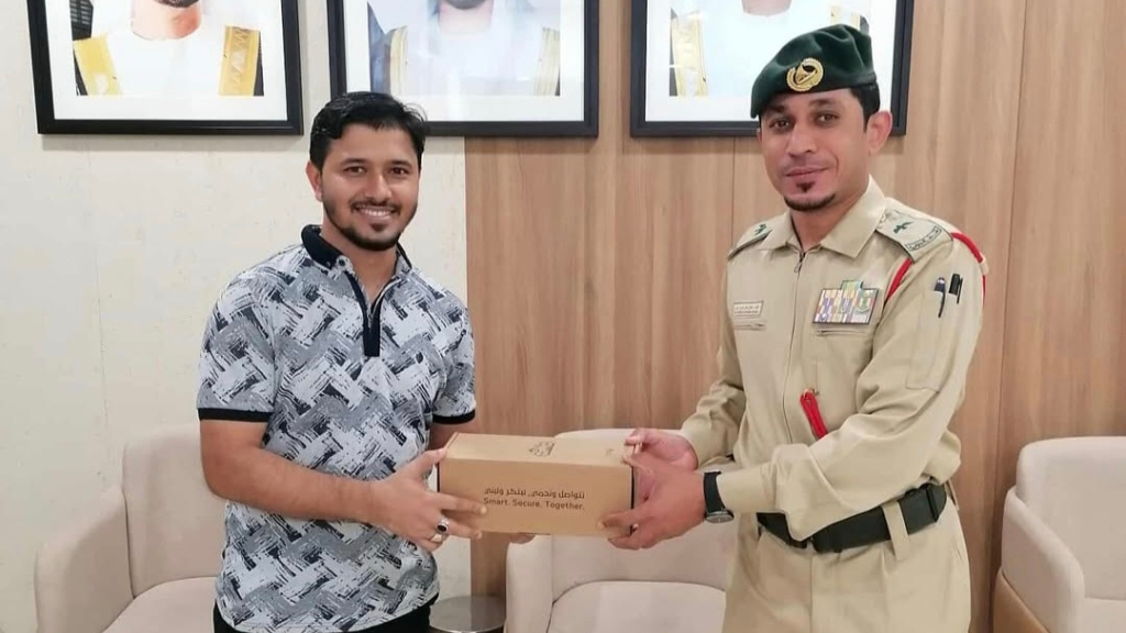  ফটিকছড়ির যুবকের সততায় মুগ্ধ বৃটিশ দম্পতি ও দুবাই পুলিশ