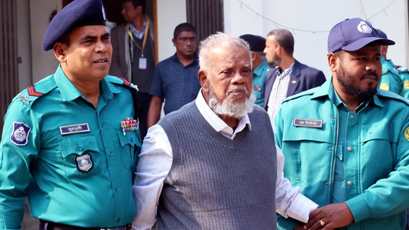 আদালতে স্যান্ডউইচ ও ড্রাই ফুড খাওয়ার অনুমতি পেলেন না আমু