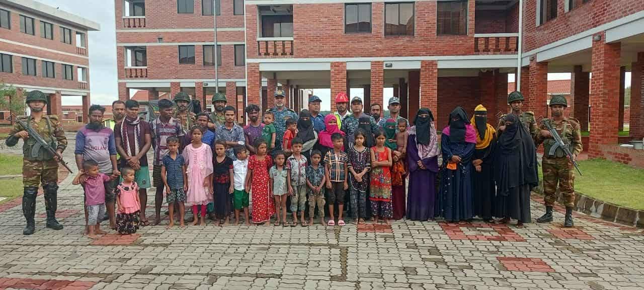 আনোয়ারায় ক্যাম্প থেকে পালিয়ে আসার পথে ৩১ জন রোহিঙ্গা আটক
