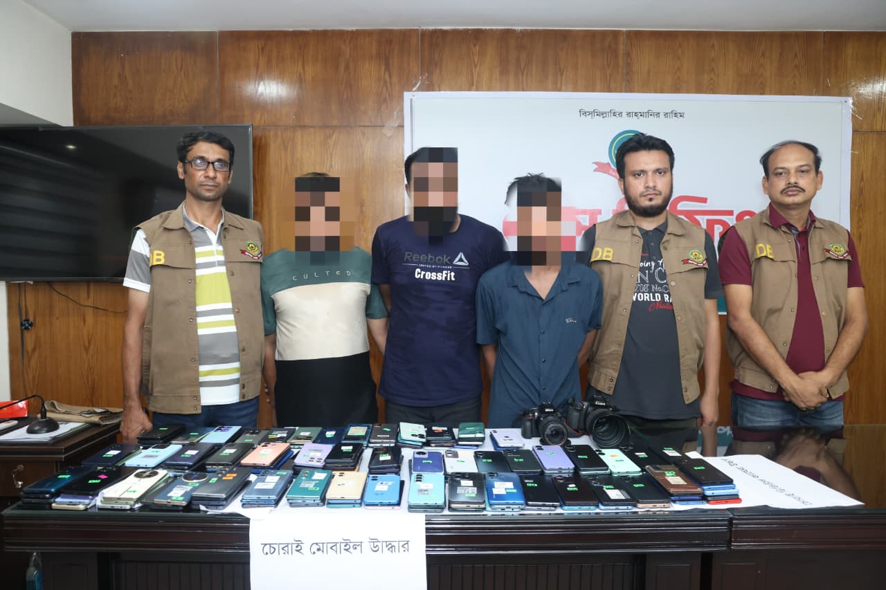 ডিবি'র অভিযানে মোবাইল চোর চক্রের ৩ সদস্য গ্রেপ্তার