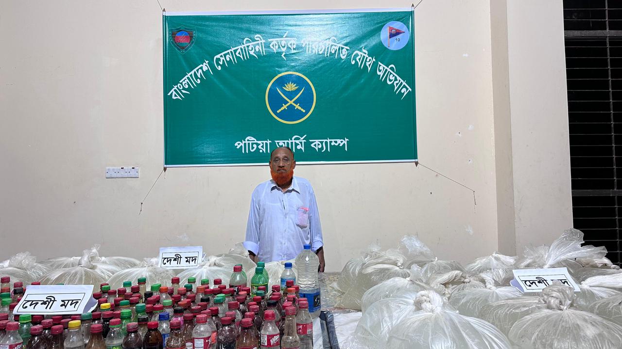 পটিয়ায় সেনা অভিযানে ৪০০ লিটার চোলাই মদসহ আটক ১ 