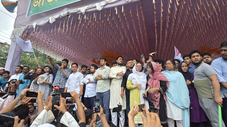 সেনা সহায়তায় গোপালগঞ্জ ছাড়লেন এনসিপি নেতারা