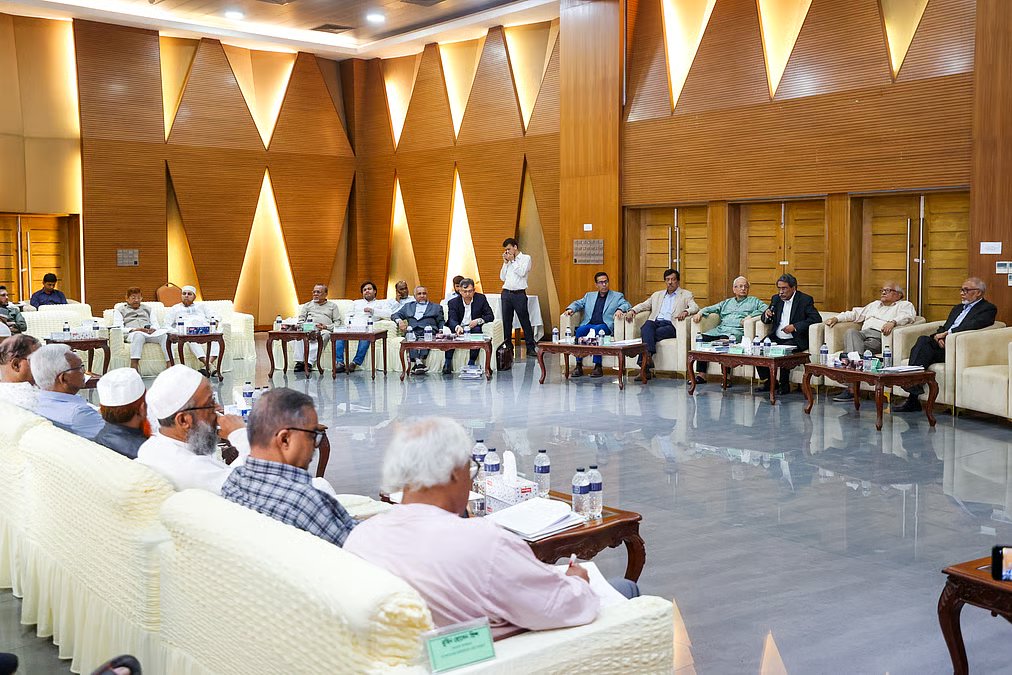তত্ত্বাবধায়ক সরকারে ঐকমত্য, তবে প্রধান উপদেষ্টার নিয়োগে দ্বিমত—দুই ফর্মুলা প্রস্তাব ঐকমত্য কমিশনের