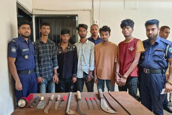 ফটিকছড়িতে ডাকাতির প্রস্তুতিকালে পাঁচজন গ্রেপ্তার