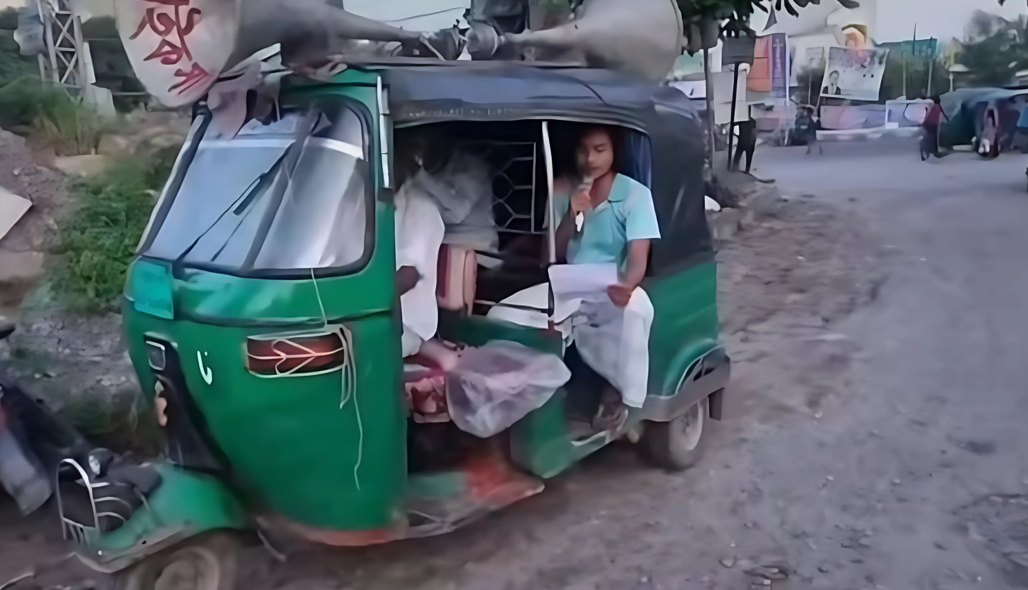 কর্ণফুলীতে নিষিদ্ধ সংগঠনের সদস্যদের বাসা ভাড়া না দিতে পুলিশের মাইকিং
