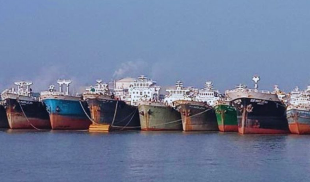 সিরিয়াল ভঙ্গ: ২৪ লাইটার জাহাজে নিষেধাজ্ঞা
