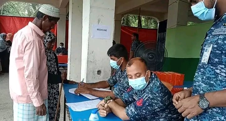 কুতুবদিয়ায় নৌবাহিনীর উদ্যোগে বিনামূল্যে চিকিৎসাসেবা প্রদান