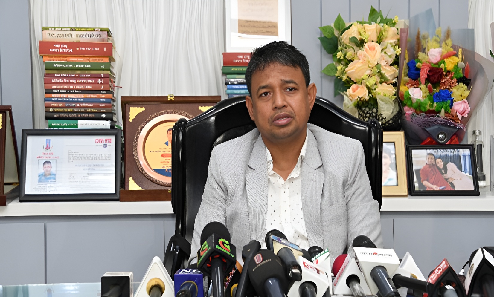সাবেক ডিবিপ্রধান হারুনসহ পুলিশের ১৮ কর্মকর্তা বরখাস্ত
