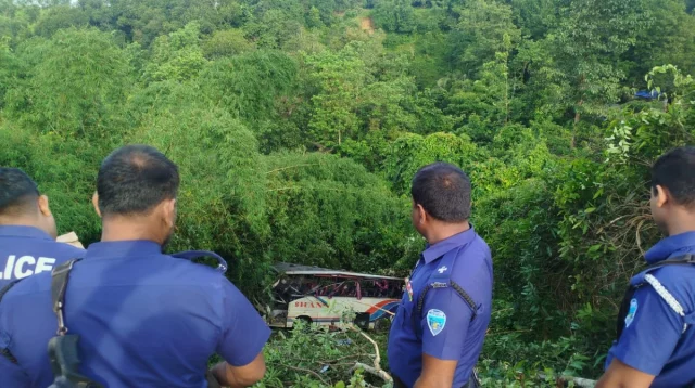 খাগড়াছড়ির জালিয়াপাড়ায় বাস খাদে, চালক পলাতক; আহত ৯