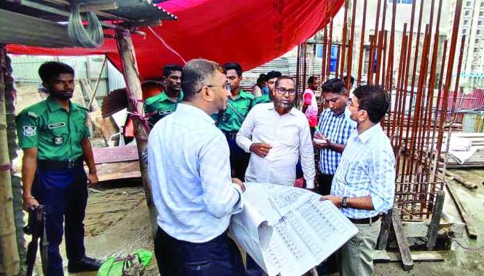 চট্টগ্রামে সিডিএর অভিযান: ১২ ভবনের নকশা বহির্ভূত অংশ ভাঙা, জরিমানা ২৫ লাখ টাকা