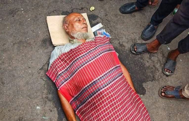 নিউমার্কেটে অজ্ঞাতপরিচয় ব্যক্তির হঠাৎ মৃত্যু