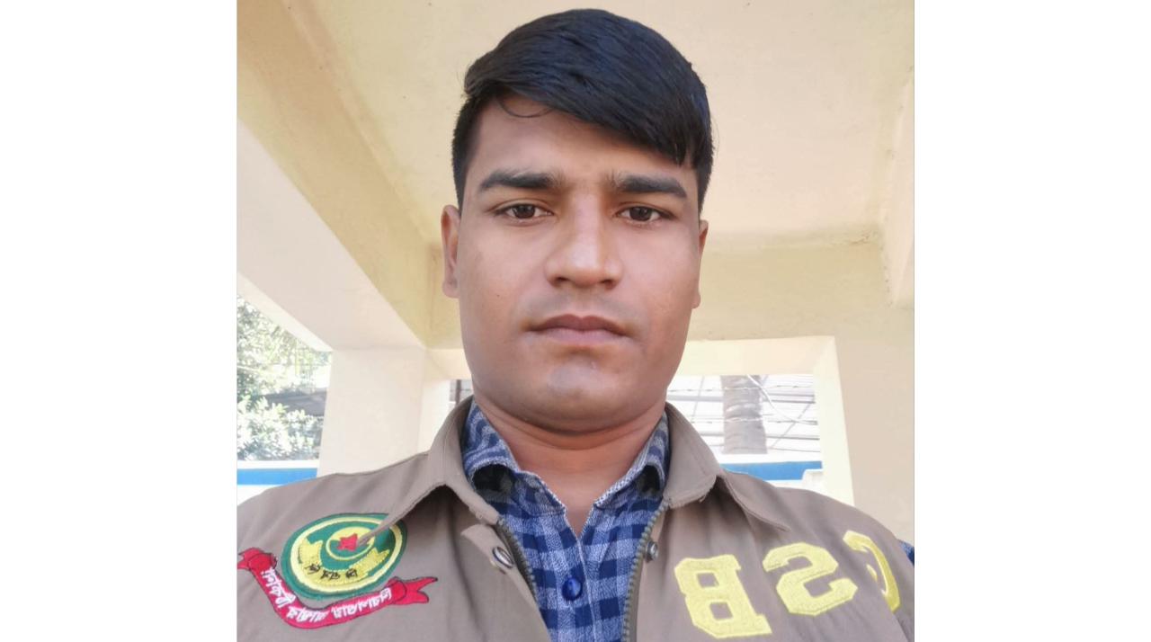 ইয়াবাসহ ধরা খেলো এসবি'র সদস্য মনির