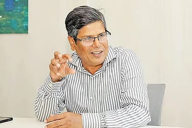 শাহবাগ থানার মামলায় সাবেক সচিব আবু আলম শহীদ খান গ্রেপ্তার 