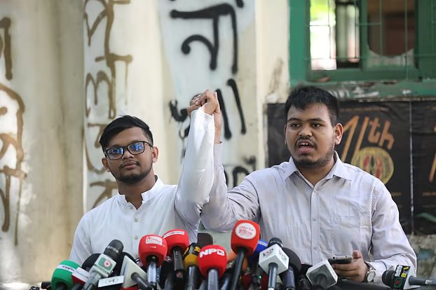 আবু বাকেরকে সমর্থন দিয়ে ডাকসু নির্বাচন থেকে সরে দাঁড়ালেন মাহিন সরকার 