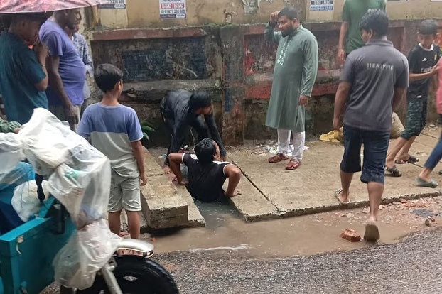 আবারো খালি হলো মায়ের বুক, নালায় পড়ে শিশুর মৃত্যু 