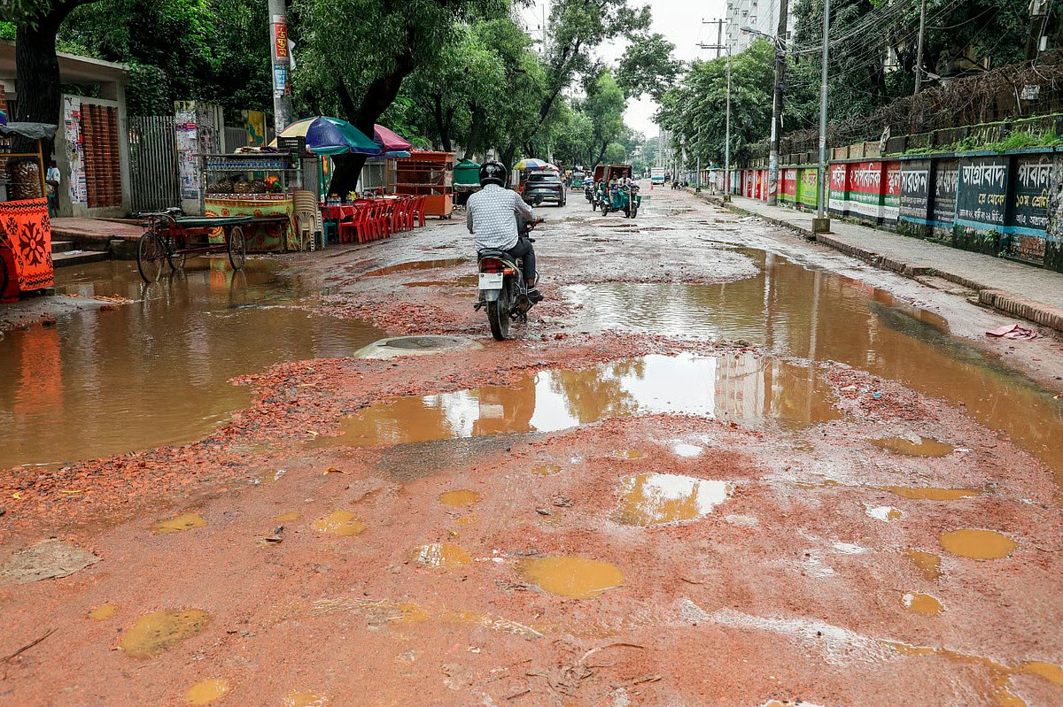 বর্ষায় চট্টগ্রামে ১৪২ কিলোমিটার সড়কের ক্ষতি 