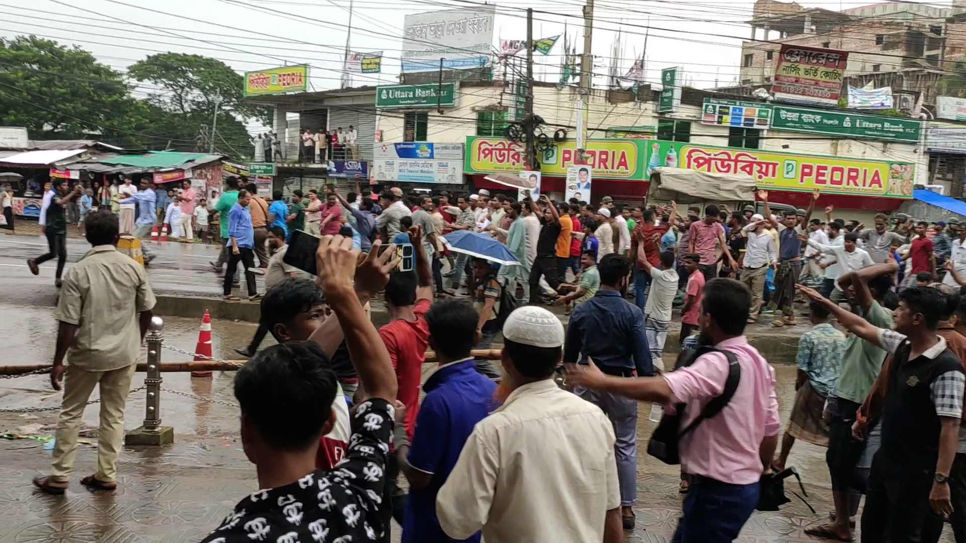 চকরিয়ায় এনসিপির কেন্দ্রীয় নেতাদের গাড়িবহরে ছাত্রদলের হামলা, উত্তেজনা