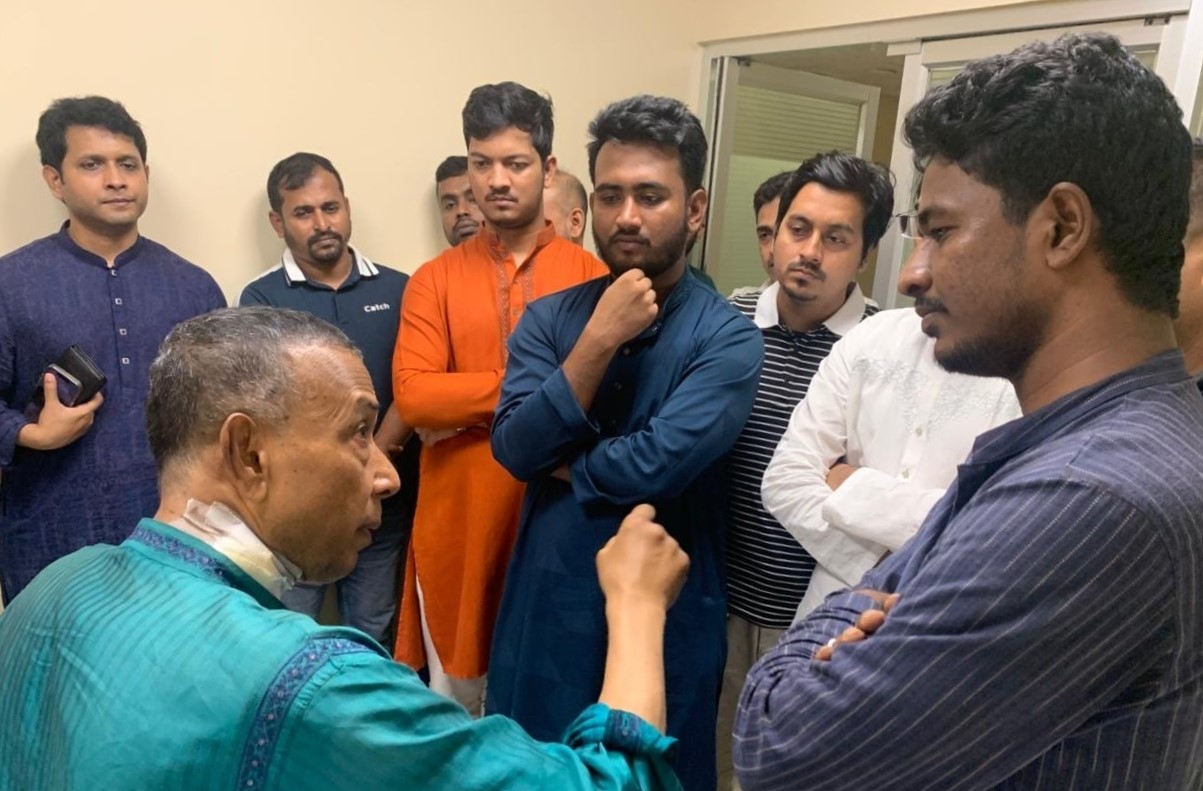 আহত বিএনপি নেতা গোলাম আকবর খন্দকারকে দেখতে ইম্পেরিয়াল হাসপাতালে গেলেন এনসিপি নেতারা