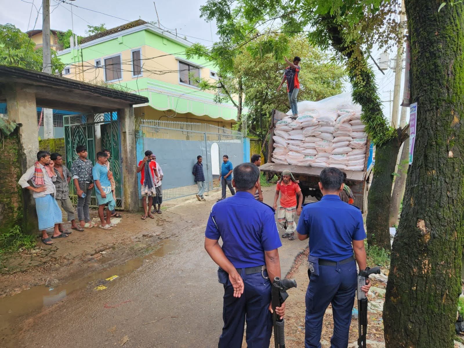 উখিয়ায় অভিযানে ৩৯০ বস্তা নন-ইউরিয়া সার জব্দ, মামলা দায়ের