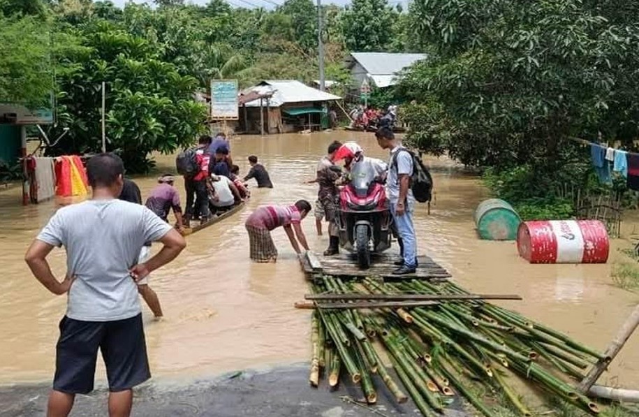  সাজেকে বৃষ্টিতে সড়ক ডুবে কয়েকশ পর্যটক আটকা 