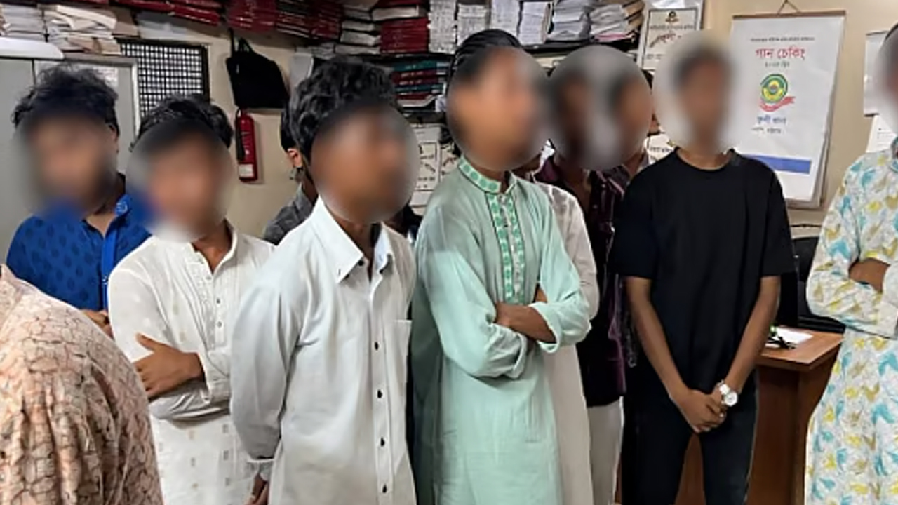 ‘জয় বাংলা’ স্লোগানে টিকটক, চট্টগ্রামে ১২ তরুণ গ্রেপ্তার