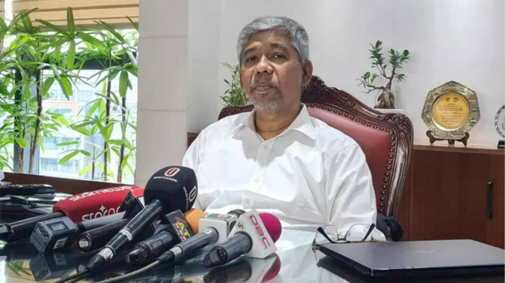 চট্টগ্রাম বন্দরে ৬ হাজার পুরনো কনটেইনার নিলামে: ‘ডেঞ্জারাস কার্গো’ সরিয়ে ফেলার ঘোষণা এনবিআর চেয়ারম্যানের