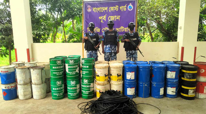 ভাটিয়ারীতে কাঠের বোটে চোরাই মালামাল, উদ্ধার ১০ লাখ টাকার পণ্য