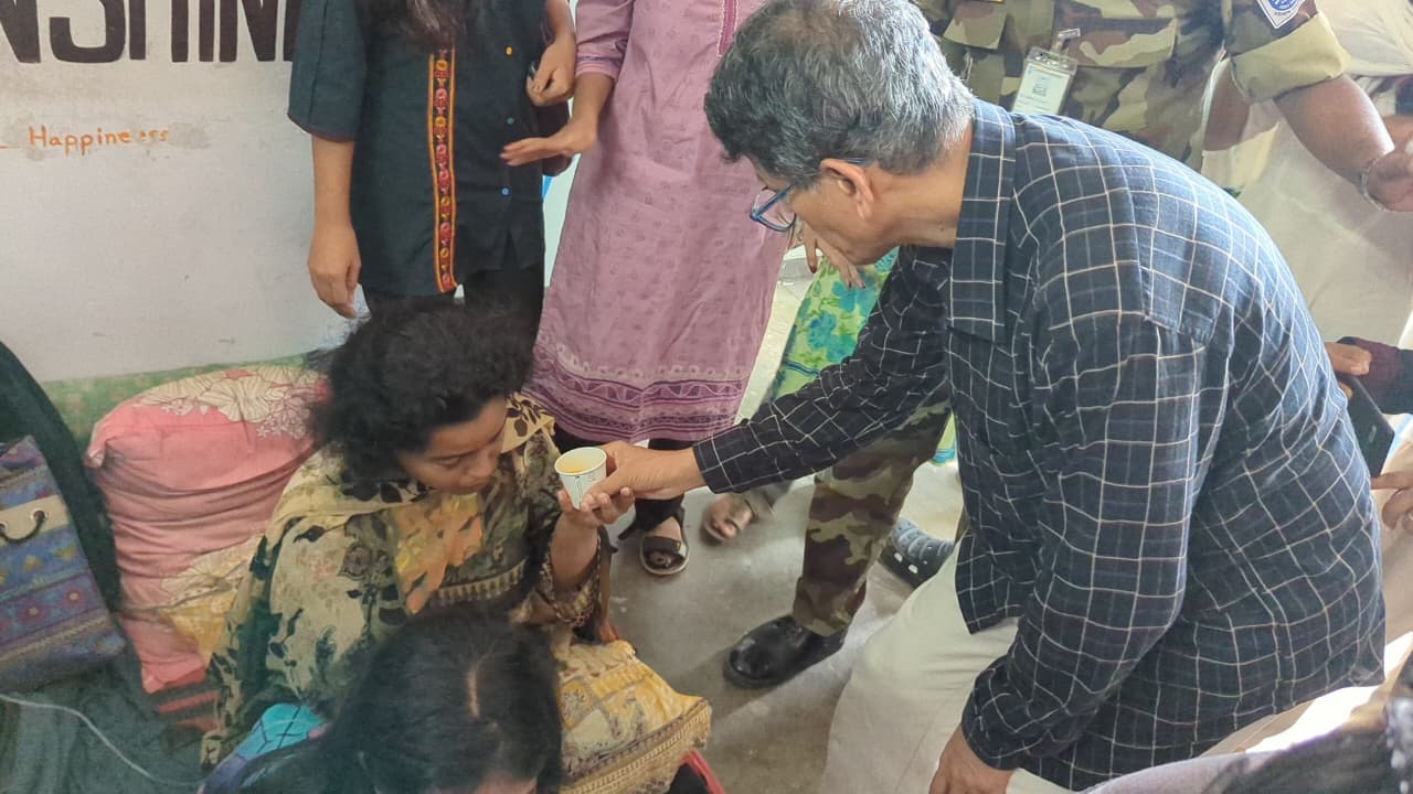  ৫২ ঘন্টা পর  অনশন ভাঙলেন চবির ৯ শিক্ষার্থী