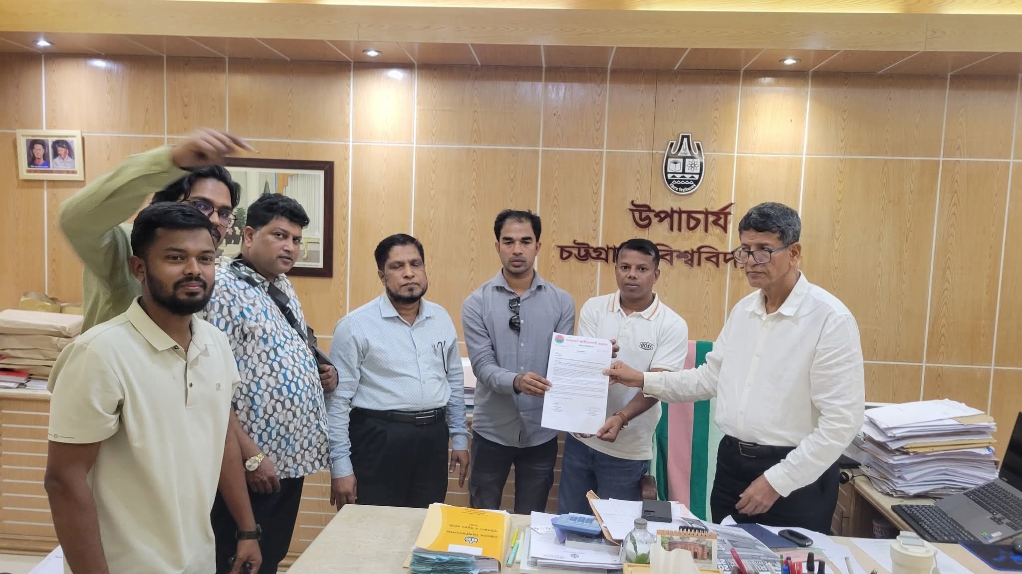 চাকসু নির্বাচন: গঠনতন্ত্র সংশোধন ও দ্রুত তফসিলের দাবিতে চবি ছাত্রদলের স্মারকলিপি