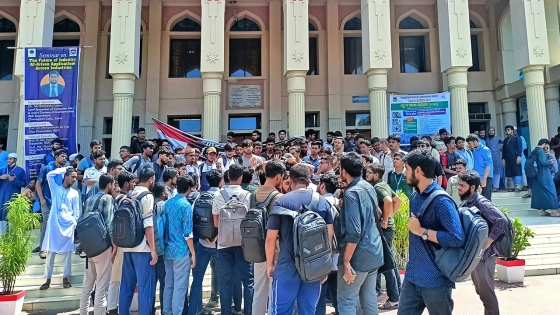 ১৫ দফা দাবিতে আইআইইউসি ‘কমপ্লিট শাটডাউন’ ঘোষণা