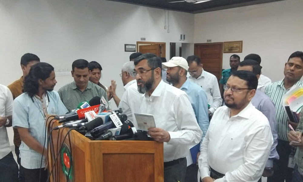 আ.লীগ নির্বাচনে অংশ নিতে পারবে না,স্বতন্ত্র প্রার্থী হিসেবে দাঁড়াতে পারবে কি না তা সময় বলে দেবে: ইসি 