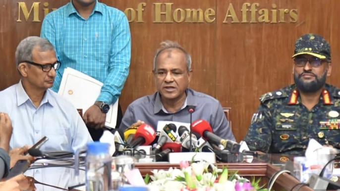 লুট হওয়া পুলিশের অস্ত্রের সন্ধান দিলে পুরস্কার: স্বরাষ্ট্র উপদেষ্টা