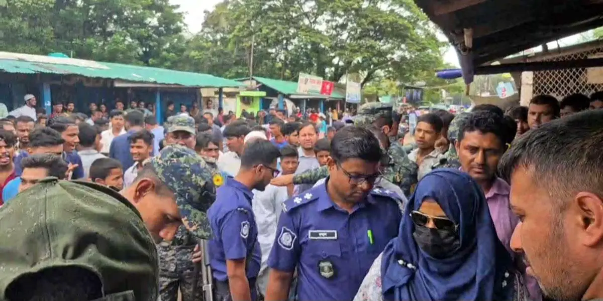কক্সবাজারে পুনর্বাসন তালিকা ঘিরে বিক্ষোভ, প্রধান সড়ক অবরোধ