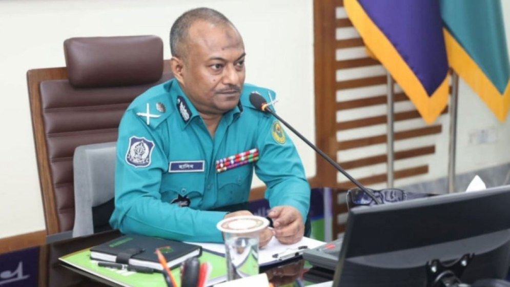 চট্টগ্রাম নগরে পুলিশের সামনে কেউ অস্ত্র বের করলেই গুলি  