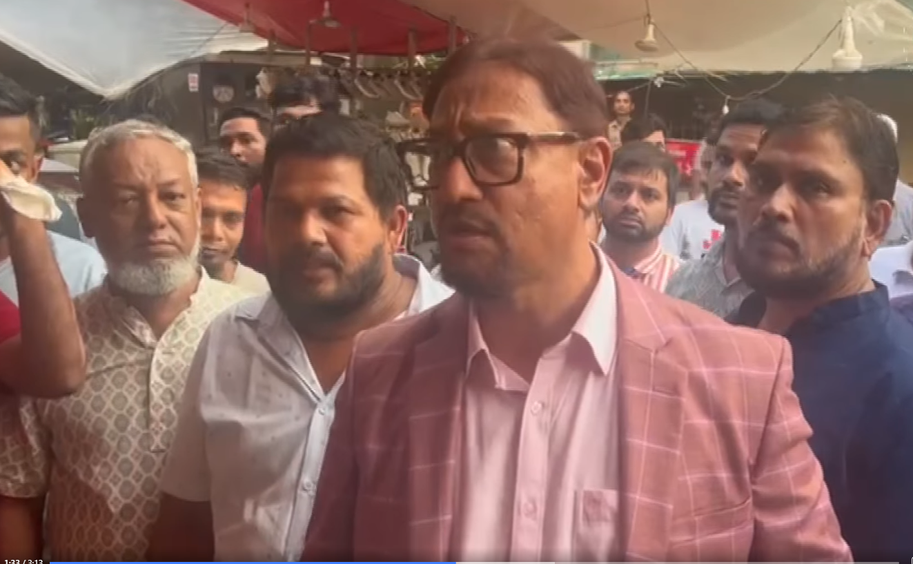 চট্টগ্রামে ফুটপাত দখলমুক্ত অভিযানে কড়া সতর্কবার্তা মেয়রের